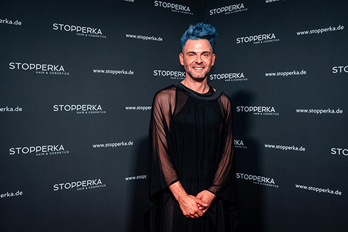 stopperka-hausmesse-daniel-golz-vor-stopperka-fotowand-bild-von-imsalon