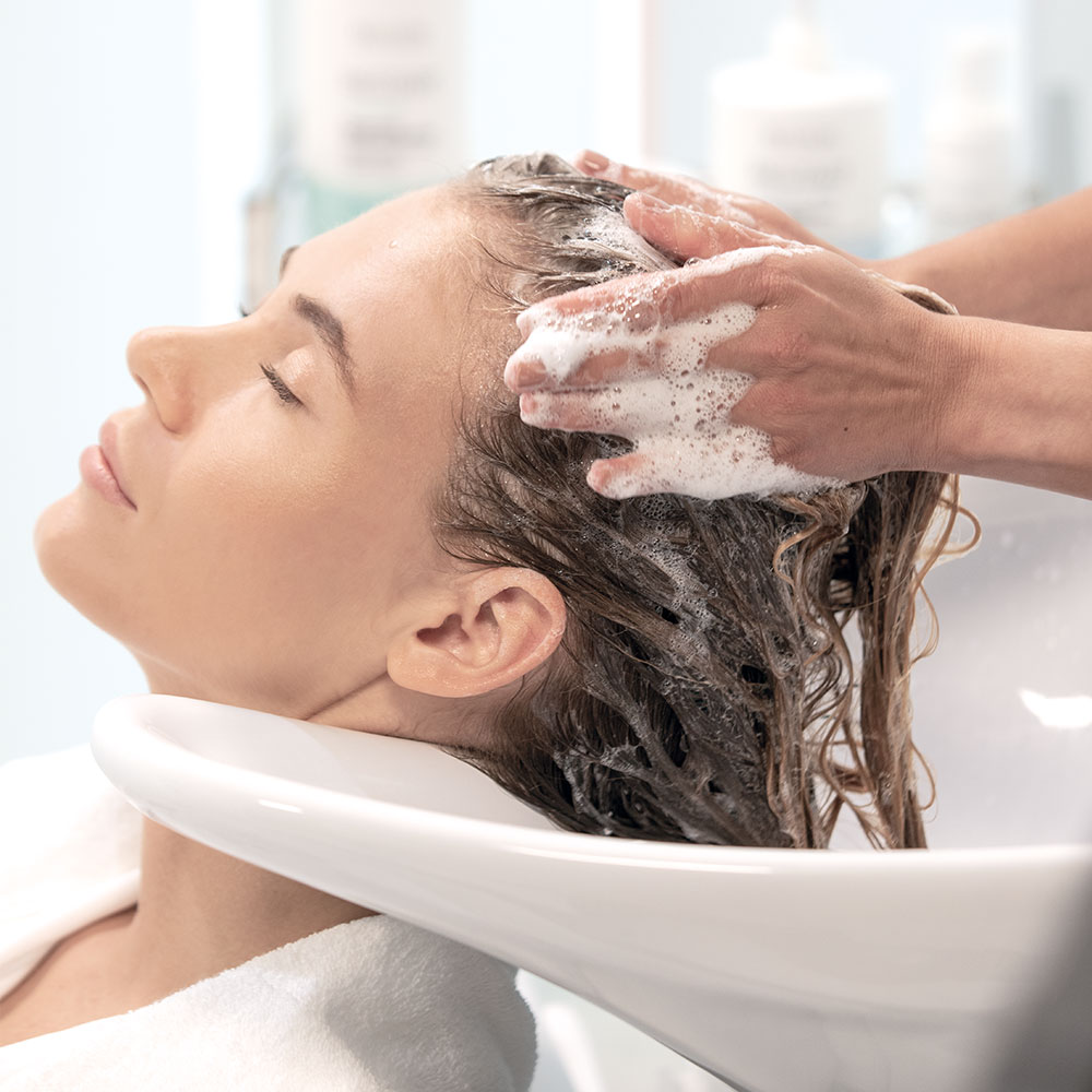 revlon-professional-re-start-volume-magnifying-micellar-shampoo-fuer-feines-haar-anwendung-beim-haarewaschen
