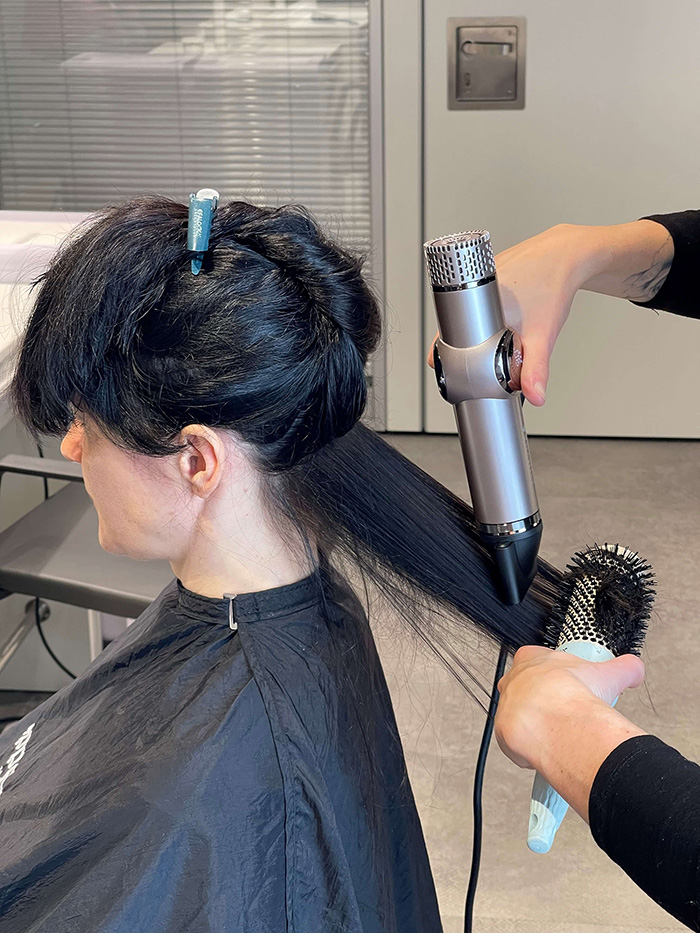 efalock_lumyna_hair_dryer_foehn_in_aktion_mit_modell_stopperka