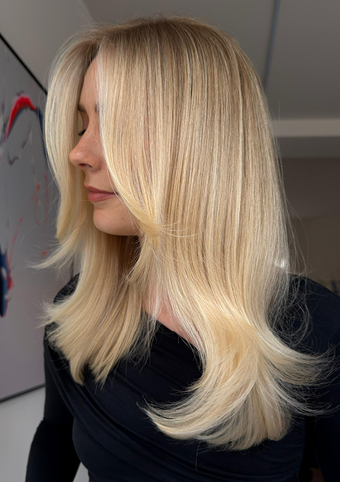 cindy-loves-blonde-modell-mit-langen-blonden-haaren
