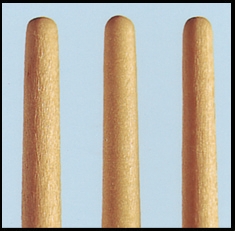 detailaufnahme-von-glatt-polierten-holzstiften-der-fripac-natural-line-ahornholzbuerste-mit-abgerundeten-spitzen-fuer-schonende-kopfhautmassage